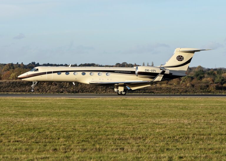 12 Private Jet with Bedroom For the Luxury Travel