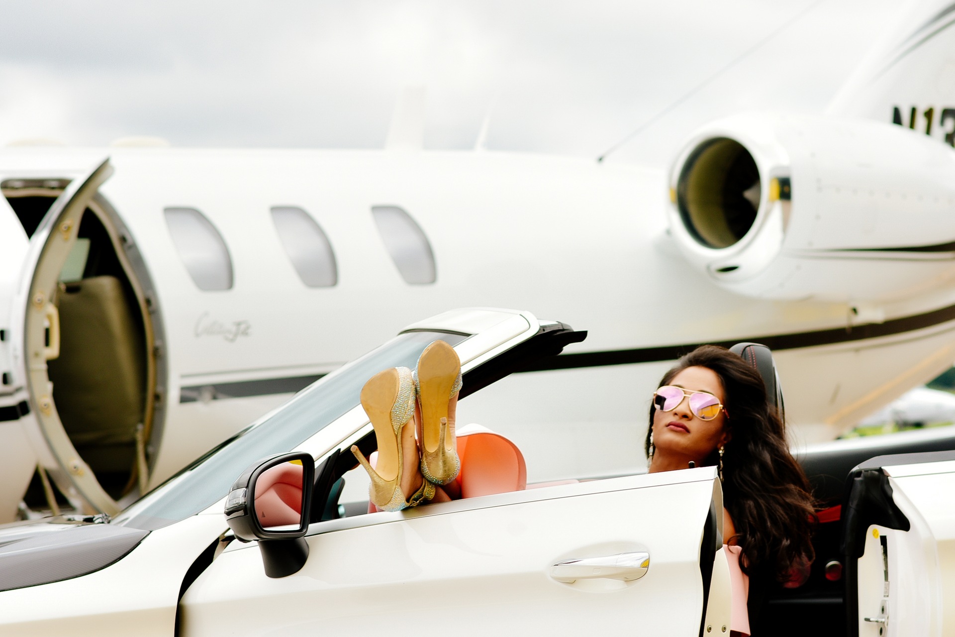 What are the benefits of using a private jet
