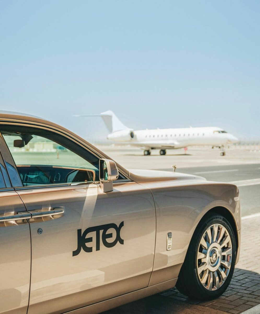 Flight Jet Comparing Costs of Last-Minute Private Jets vs. Commercial Flights ...