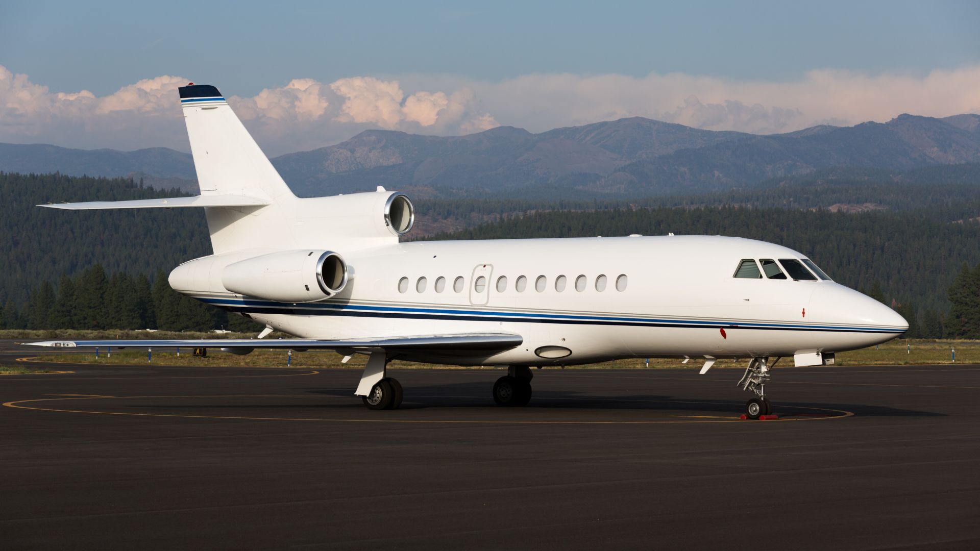 Comparing Costs of Last-Minute Private Jets vs. Commercial Flights