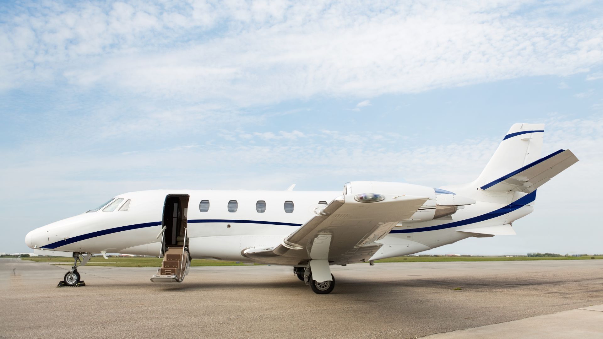 Light Jet Charter or Turboprop Pane: How to Choose?