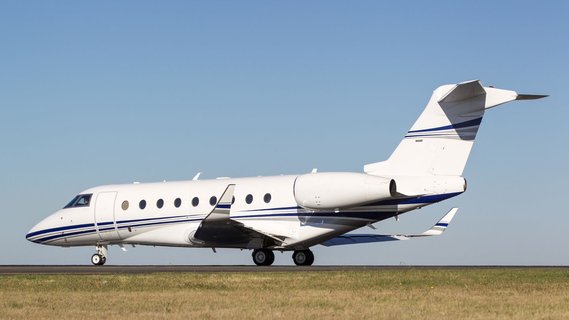 The Art of Flight: Discovering Gulfstream Private Jets