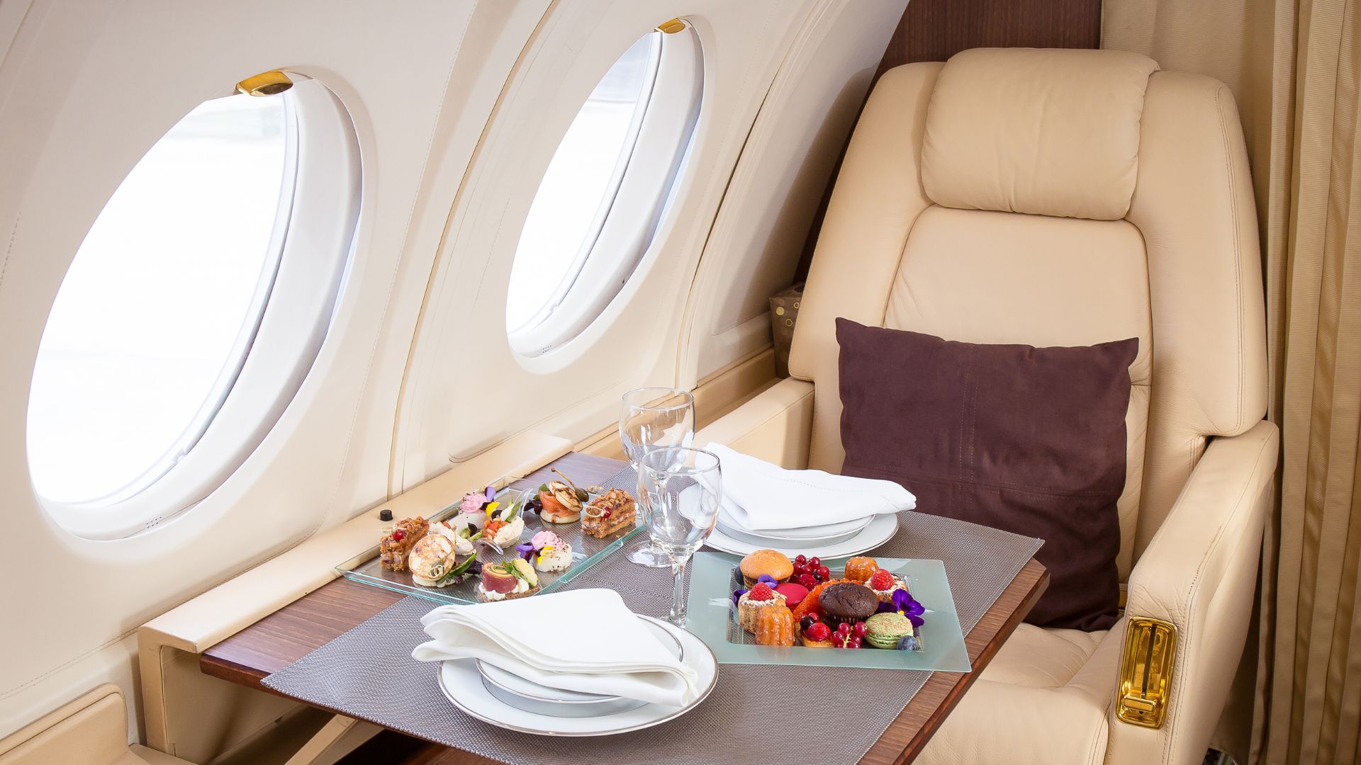 Private Jet Dining: What Сan I Eat and Drink?