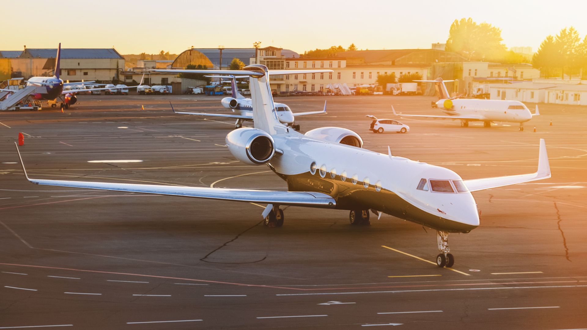 Top 10 Popular Airports for Private Jets