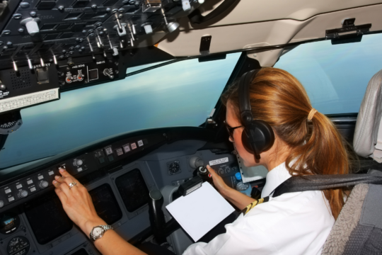 10 Famous Women Pilots